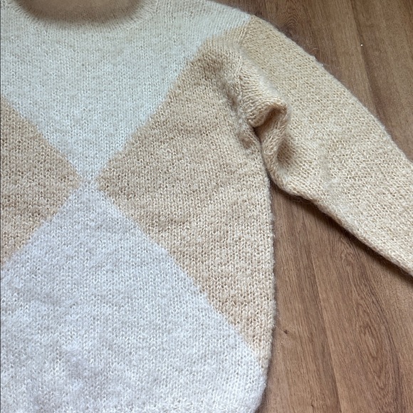 Vintage Ellen Tracy Cream and Tan Roll Turtleneck Sweater - Picture 5 of 7